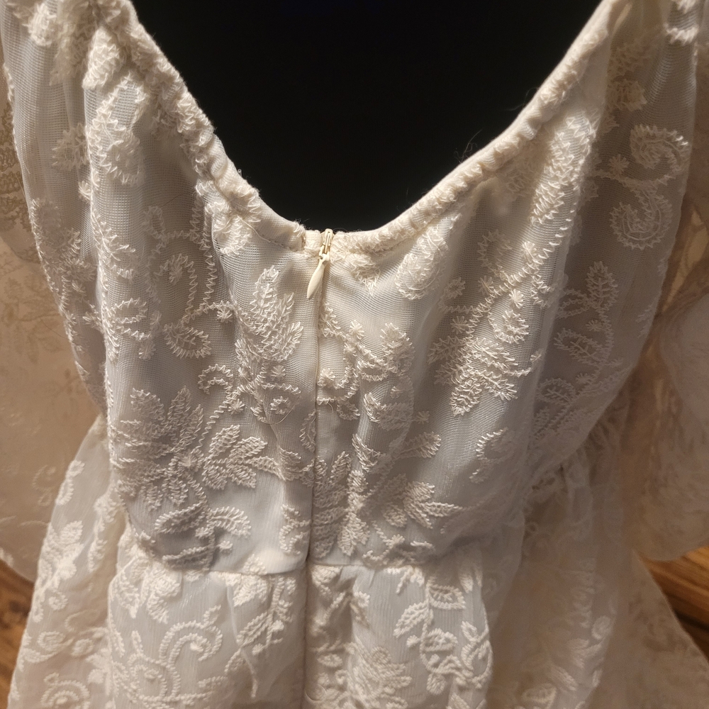 Ivory Lace Wedding Dress - Picture 5 of 13